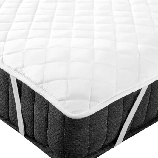 Beliani - Mattress Protector Pad Double Size 140 x 200 cm Japara Cotton White Almanzor