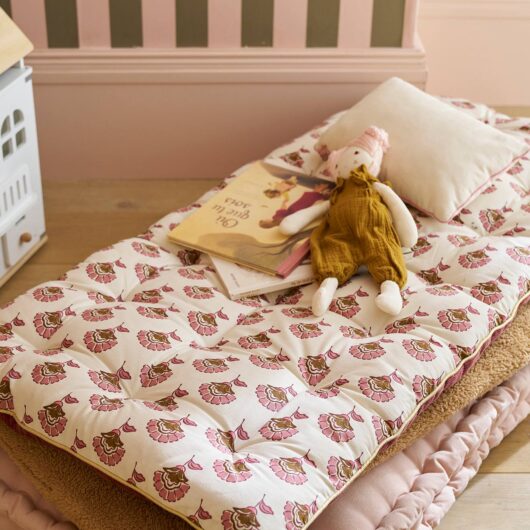 Bi-material floor mattress in floral/velvet Arizona rose