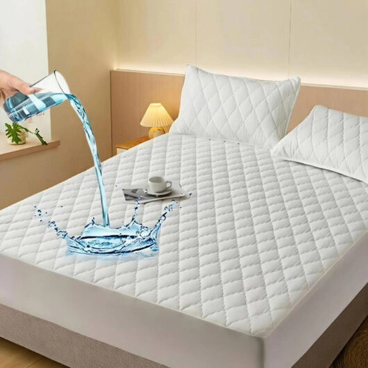Leak-Proof Mattress Cover 150 x 200 cm - Soft Microfiber Fabric - Mattress Protector for Cribs & Double Beds - Machine Washable