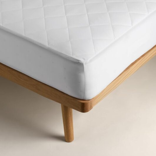 M&S Advanced Allergy Protection Mattress Protector White