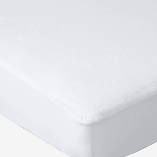 Ultra-Breathable Mattress Protector white